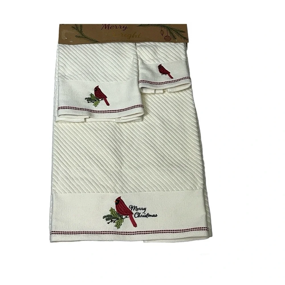 Merry & Bright Beaded Cardinal Christmas Holly Berry Embellished Bath Towel Set